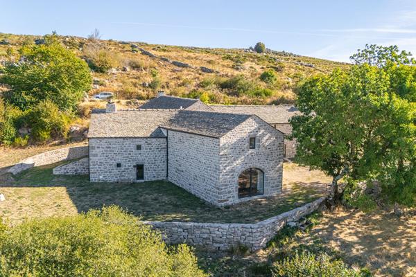 Ancienne ferme caussenarde de caractère ? Entièrement restaurée, vue exceptionnelle Pont de montvert sud mont lozere