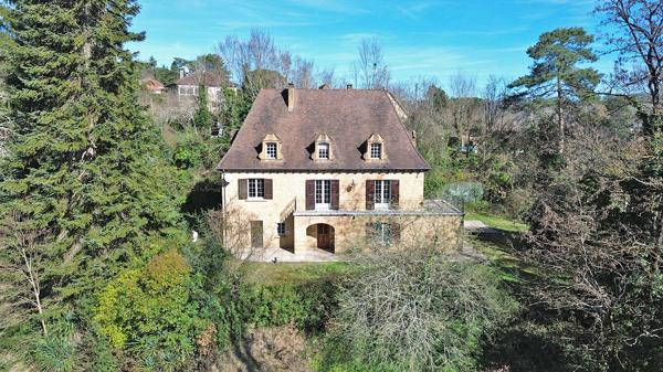 Maison de caractère à Sarlat avec appartement de 200 m2