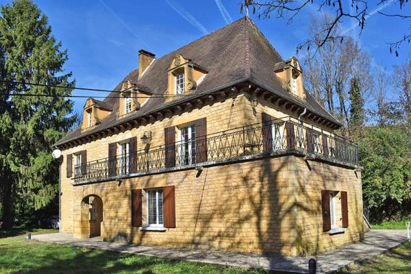 Maison de caractère à Sarlat avec appartement de 200 m2