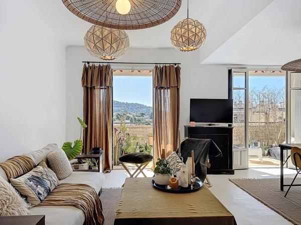 Appartement deux pièces avec terrasse et vue dégagée