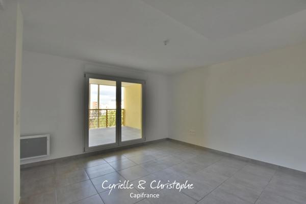 Dpt Hérault (34), à louer MONTPELLIER appartement T1 39m2 avec loggia de 11,6m2 - Dernier étage