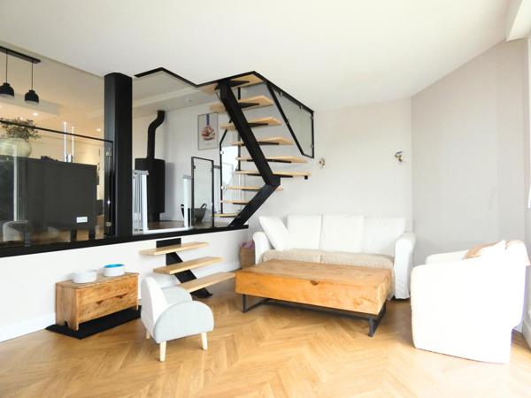 Maison rénovée de 118 m² située près des axes routiers principaux et 15 km de Laval