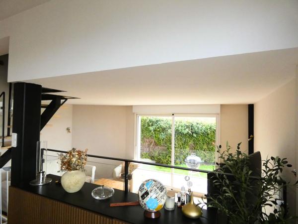 Maison rénovée de 118 m² située près des axes routiers principaux et 15 km de Laval