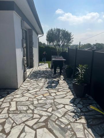 Maison rénovée de 118 m² située près des axes routiers principaux et 15 km de Laval