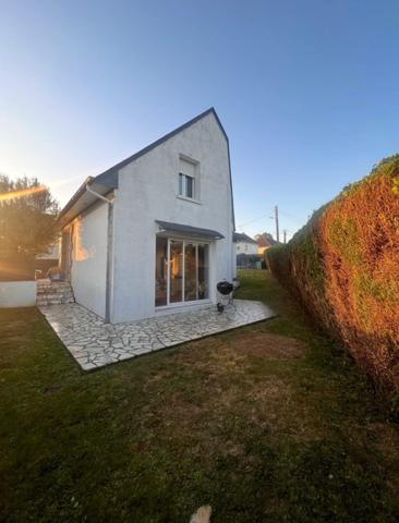 Maison rénovée de 118 m² située près des axes routiers principaux et 15 km de Laval