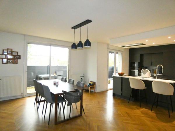 Maison rénovée de 118 m² située près des axes routiers principaux et 15 km de Laval