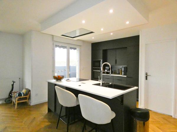 Maison rénovée de 118 m² située près des axes routiers principaux et 15 km de Laval