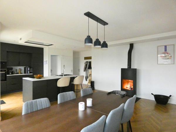 Maison rénovée de 118 m² située près des axes routiers principaux et 15 km de Laval