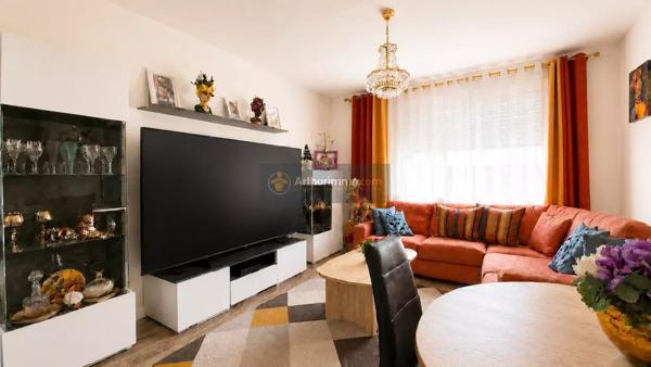 Vente                                                      Appartement
                        
                     3 pièces                      54 m2                     à Fréjus