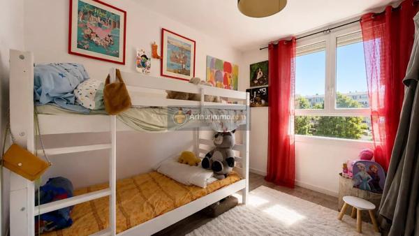 Vente                                                      Appartement
                        
                     3 pièces                      54 m2                     à Fréjus