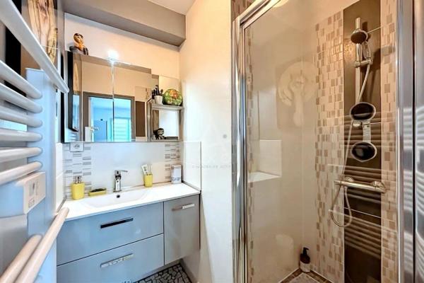 À VENDRE  Superbe maison familiale au cur du Lac de Maine  Angers