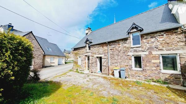 Jolie maison construite en pierre à rénover située sur la commune de GUER ( St Raoul ) 