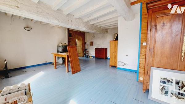 Jolie maison construite en pierre à rénover située sur la commune de GUER ( St Raoul ) 