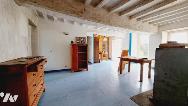 Jolie maison construite en pierre à rénover située sur la commune de GUER ( St Raoul ) 