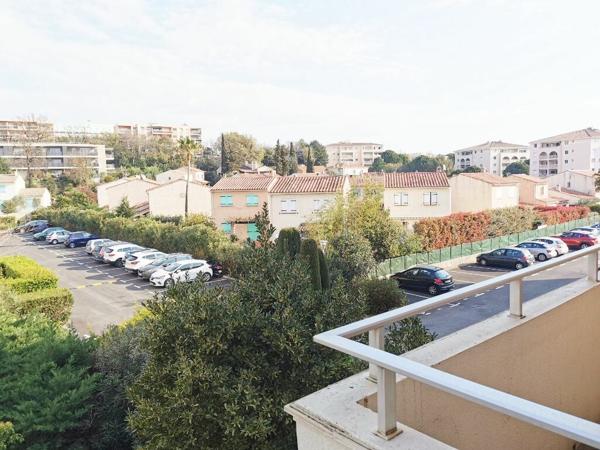 Appartement à louer    1 pièce • 12 m2 Fréjus