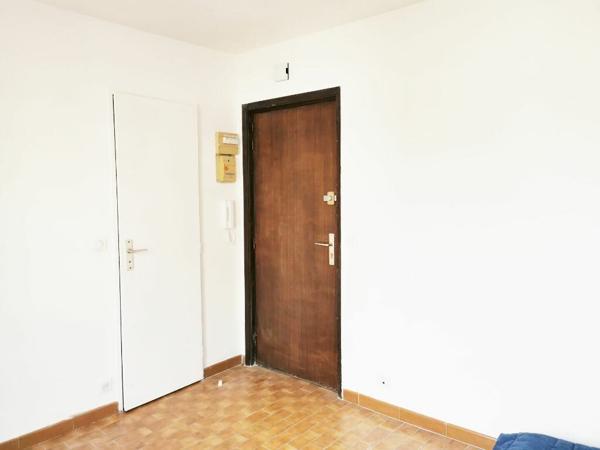 Appartement à louer    1 pièce • 12 m2 Fréjus