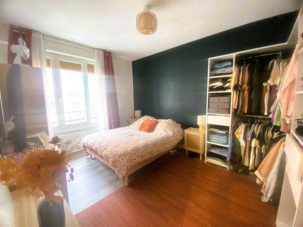 03200 -VICHY APPARTEMENT 3 PIÈCES CAVE- COEUR DE VILLE- l