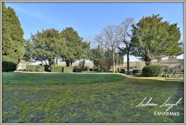 Corps de ferme avec Maison bourgeoise à vendre - Au nord de Soissons (02 Aisne) (14km) – maison de 335 m² hb-6 chambres - Dépendances - Garages – Hangars- Idéal entrepreneur-Artisan - Terrain 1.18ha