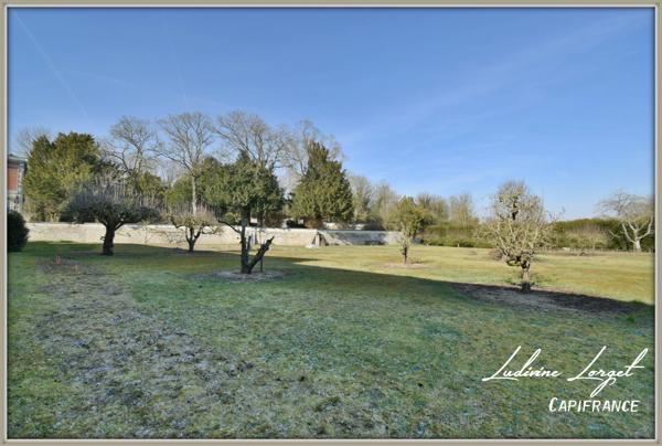 Corps de ferme avec Maison bourgeoise à vendre - Au nord de Soissons (02 Aisne) (14km) – maison de 335 m² hb-6 chambres - Dépendances - Garages – Hangars- Idéal entrepreneur-Artisan - Terrain 1.18ha