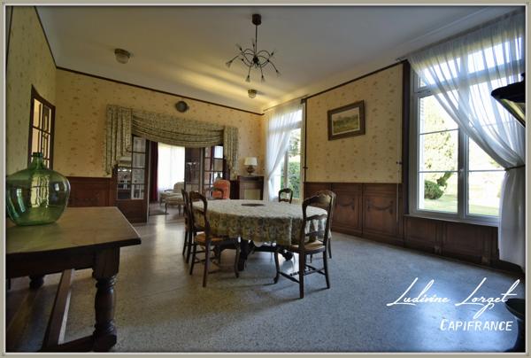 Corps de ferme avec Maison bourgeoise à vendre - Au nord de Soissons (02 Aisne) (14km) – maison de 335 m² hb-6 chambres - Dépendances - Garages – Hangars- Idéal entrepreneur-Artisan - Terrain 1.18ha
