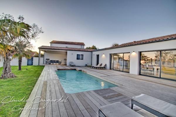 Dpt Charente Maritime (17), à vendre proche de LA ROCHELLE maison P7 de 153,7 m² - Terrain de 568,00 m² - Plain pied