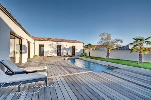 Dpt Charente Maritime (17), à vendre proche de LA ROCHELLE maison P7 de 153,7 m² - Terrain de 568,00 m² - Plain pied