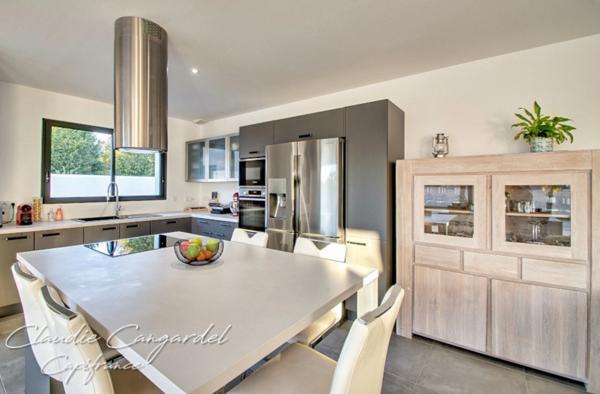 Dpt Charente Maritime (17), à vendre proche de LA ROCHELLE maison P7 de 153,7 m² - Terrain de 568,00 m² - Plain pied