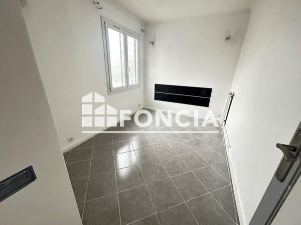 Location Appartement 4 pièces 83 m² - 1 AVENUE GARENNIERE Fresnes 94260