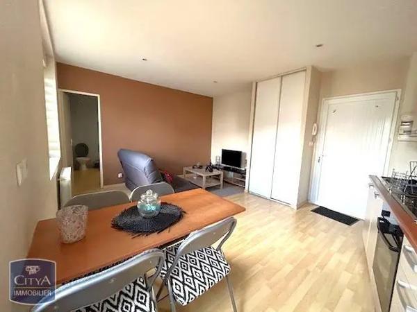 Appartement à louer 1 pièce 23.52m² Saint-Brieuc (22000)