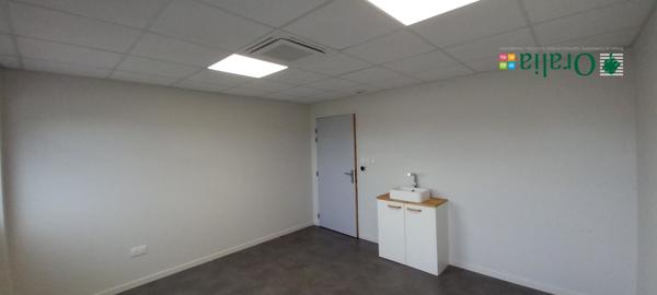 Local commercial · Location Theize (69620)