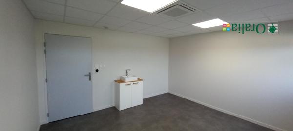 Local commercial · Location Theize (69620)