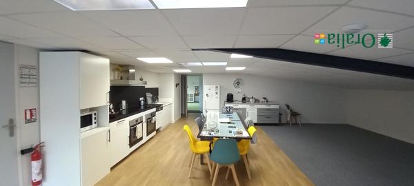Local commercial · Location Theize (69620)