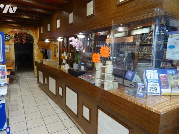 MURS LOCAL COMMERCIAL A VENDRE A LAVAL (53000) BAR + PRESSE