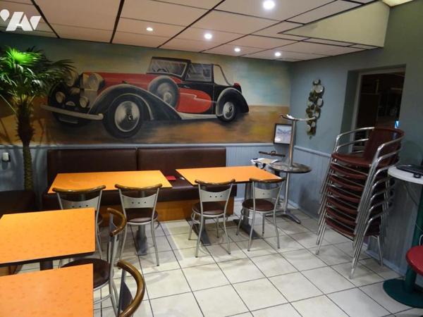 MURS LOCAL COMMERCIAL A VENDRE A LAVAL (53000) BAR + PRESSE