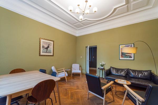 Maison de caractère de 264 m² avec maison secondaire de 64 m² au cœur de la ville de SAUMUR (49)