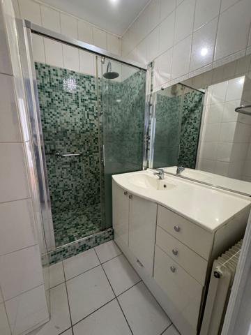 Location
                Appartement67,94 m² - 4 Pièces -
                    CLERMONT FERRAND (63000)