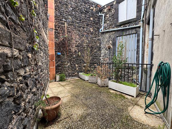 Location
                Appartement67,94 m² - 4 Pièces -
                    CLERMONT FERRAND (63000)