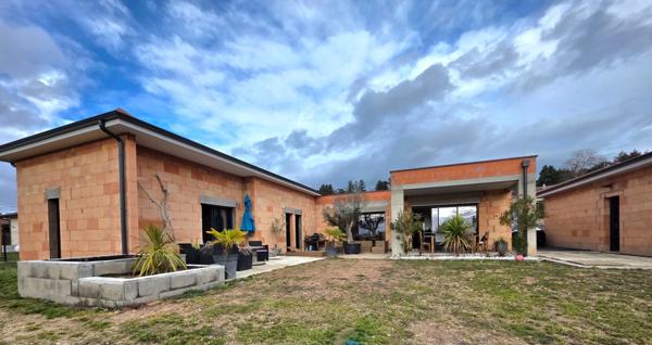 SALVIZINET, Maison plain-pied de 167 m² avec 991 m² de terrain