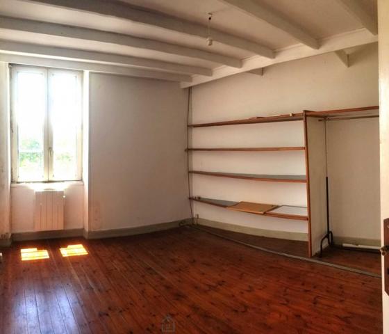 CHARENTAISE, 95M², 3 CHAMBRES, JARDIN, GRANDES DEPENDANCES