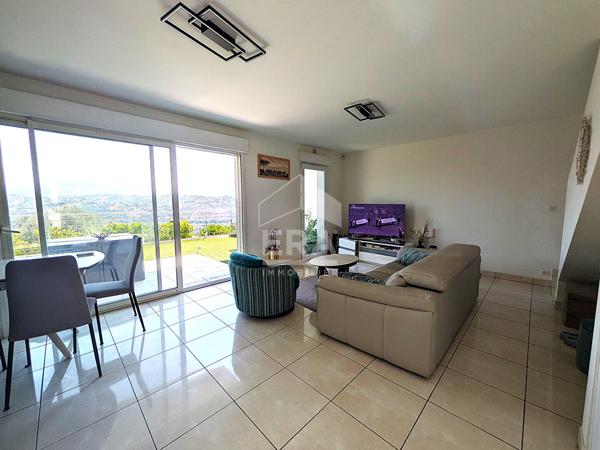 Saint-Laurent-du-Var Magnifique duplex 4 pièces de 80 m² avec terrasse exceptionnelle, piscine et vue dégagée