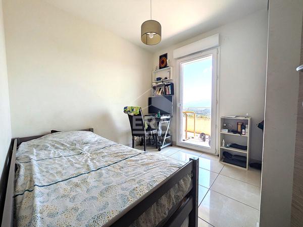 Saint-Laurent-du-Var Magnifique duplex 4 pièces de 80 m² avec terrasse exceptionnelle, piscine et vue dégagée