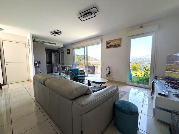 Saint-Laurent-du-Var Magnifique duplex 4 pièces de 80 m² avec terrasse exceptionnelle, piscine et vue dégagée