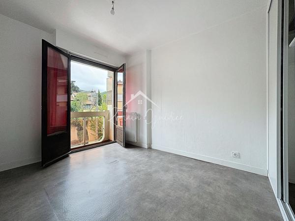 Saint-Affrique (12400) APPARTEMENT F2 DE 38 M² AVEC TERRASSE