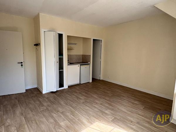 Appartement à louer Rennes : 1 pièces, 21m² avec 0 chambre(s) à 566€ - AJP Immobilier Rennes Nord