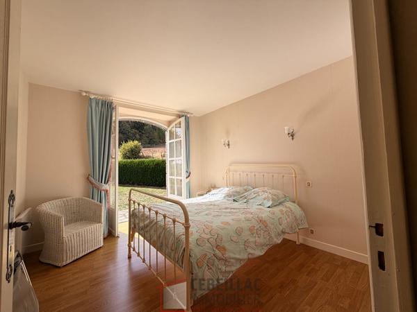Maison 9 pièce(s) 5 chambre(s) 179 m²