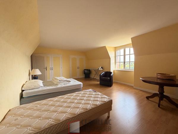 Maison 9 pièce(s) 5 chambre(s) 179 m²
