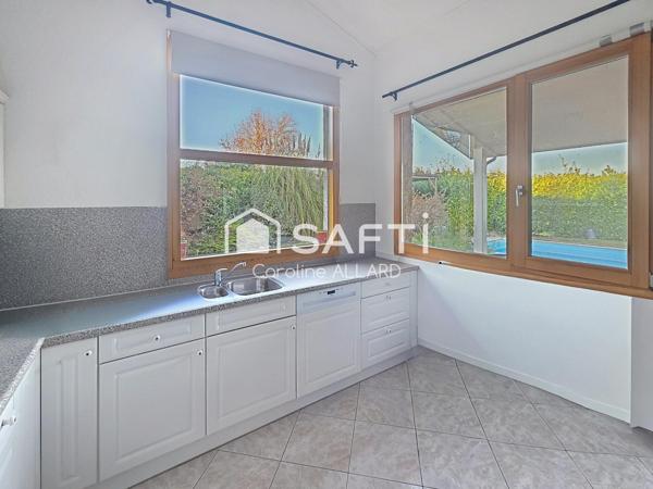 Maison de Plain-pied T5 sur une parcelle de 786m² avec piscine