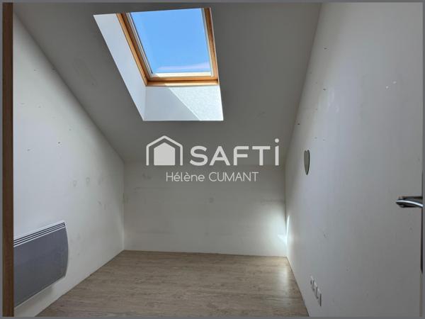 Duplex avec grand garage en plein cœur de Lisieux, au calme absolu à deux pas des commerces.