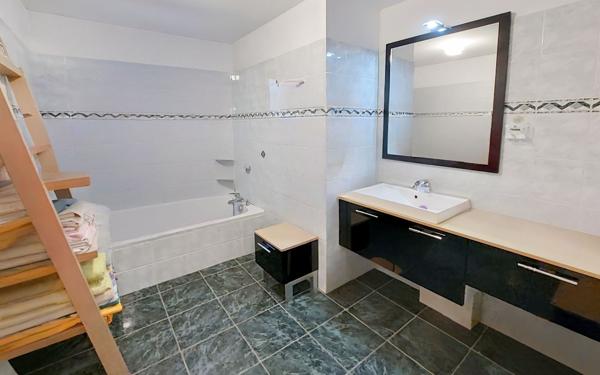 Maison à vendre    5 pièces •  Finhan