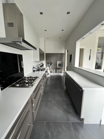 MAISON À VENDRE DE 8 PIÈCES DE 208,47 M²